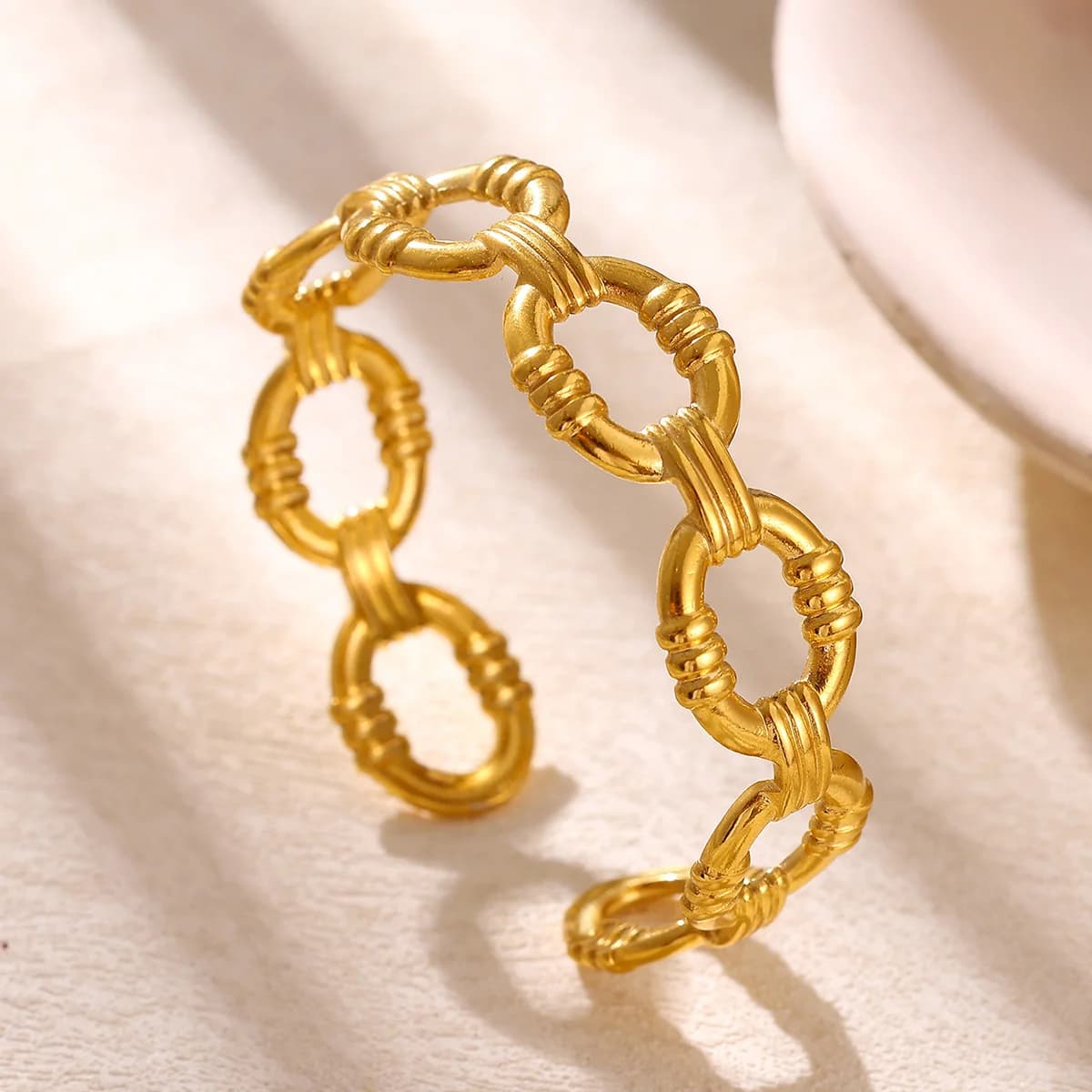 Stainless Steel Bracelets Minimalist Design Hollow Lock Shaped Chain Bracelet for Women Jewelry Banquet Gifts New Trendy