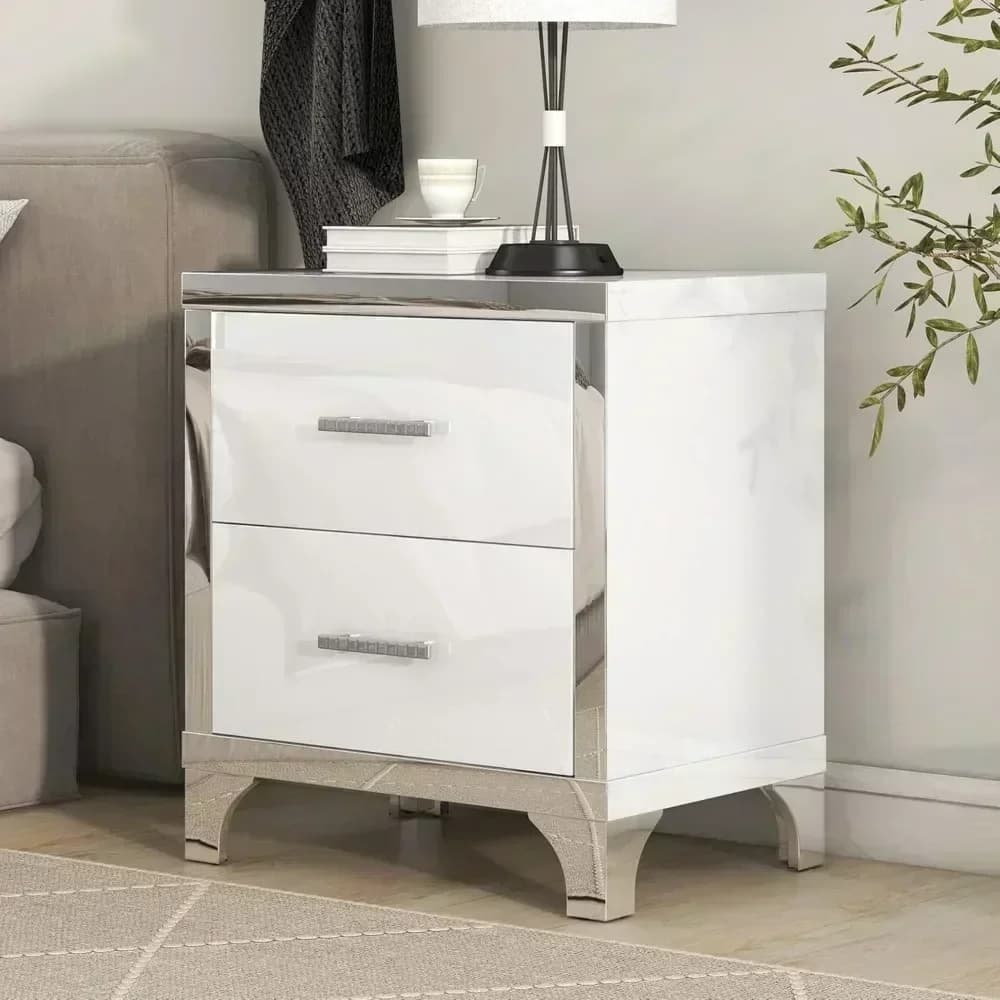 Elegante Comodino Bianco Lucido a 2 Cassetti con Specchio, Maniglie e Gambe in Metallo, Ideale per Camera da Letto e Soggiorno