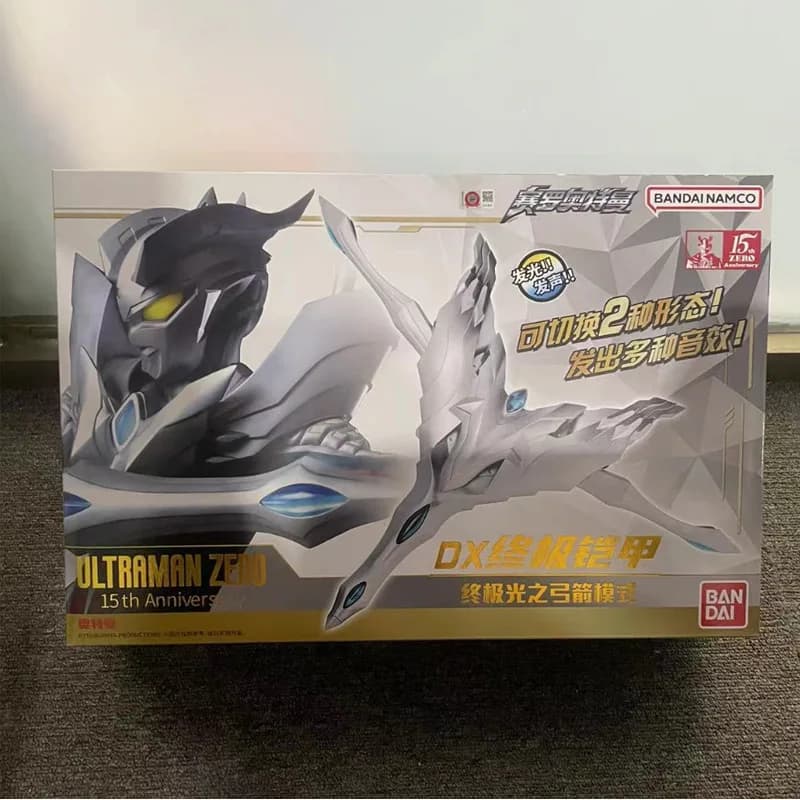 BANDAI Bandai Sailo Ultraman DX Ultimate Armor Ultimate Light Bow and Arrow Mode con Suono e Luce - Giocattolo per Bambini