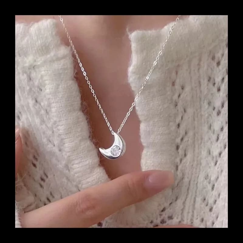 Giappone e Corea del Sud Nuova collana lunare con zirconi tempestati di diamanti Temperamento semplice Ins Internet Celebrity Xiaohongshu V