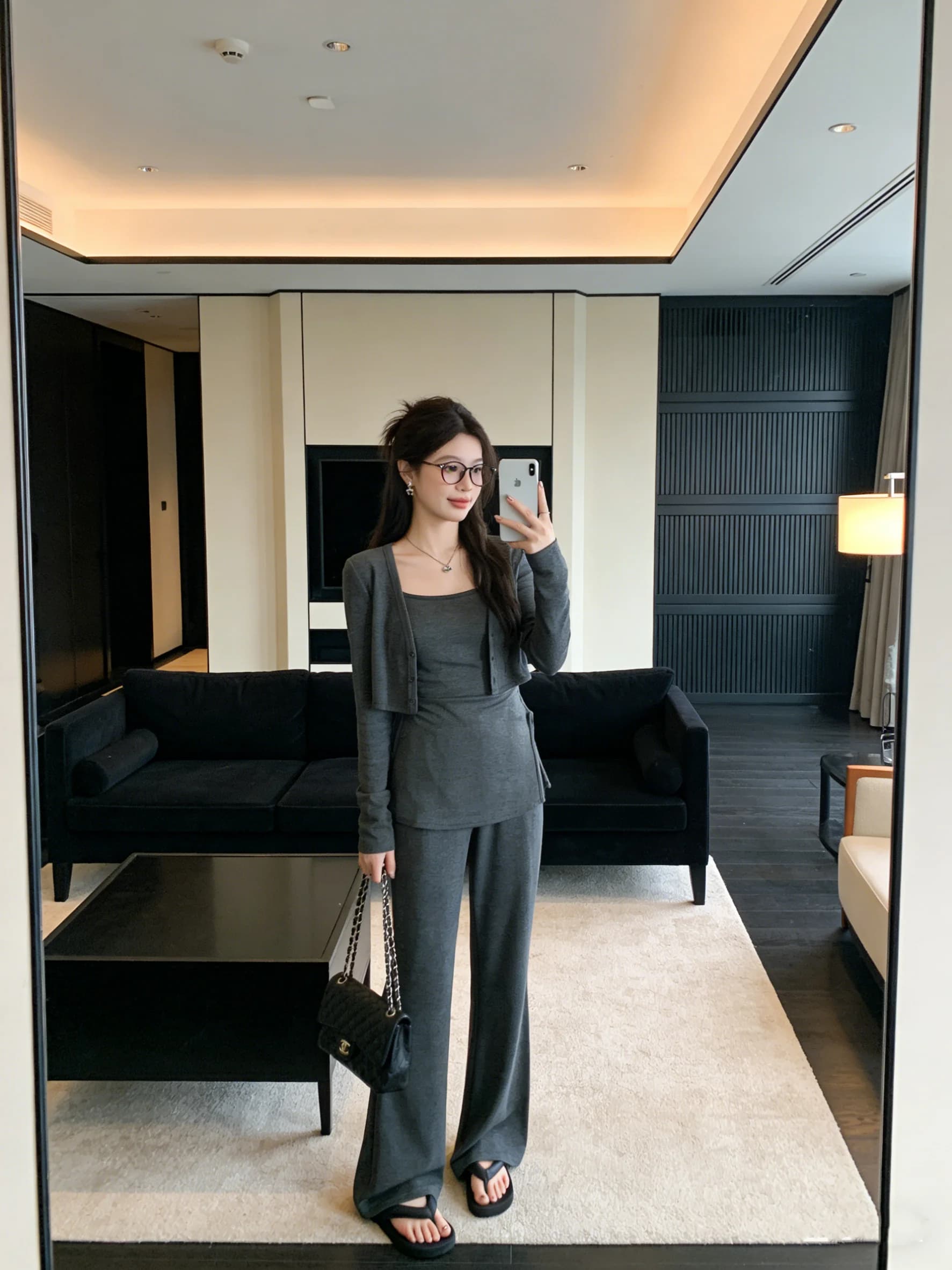 Set Tre Pezzi Stile Coreano: Cardigan, Gilet con Spalline e Pantaloni a Zampa, Elegante Completo Primaverile per Donna