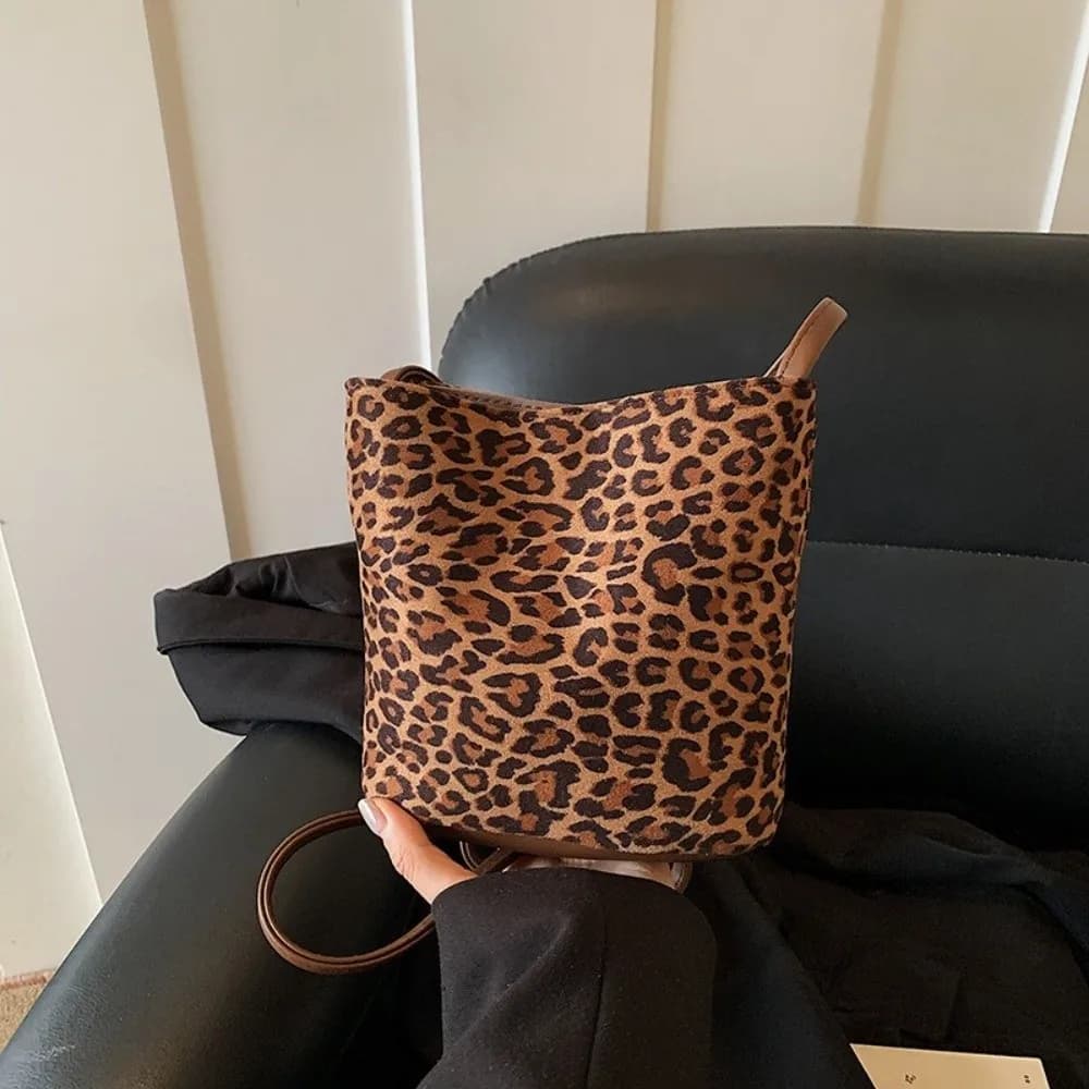 New Pure Color Crossbody Bag Magnetic Buckle Closure Large Capacity Mini Bucket Bag Lightweight Women Handbag Daily Match