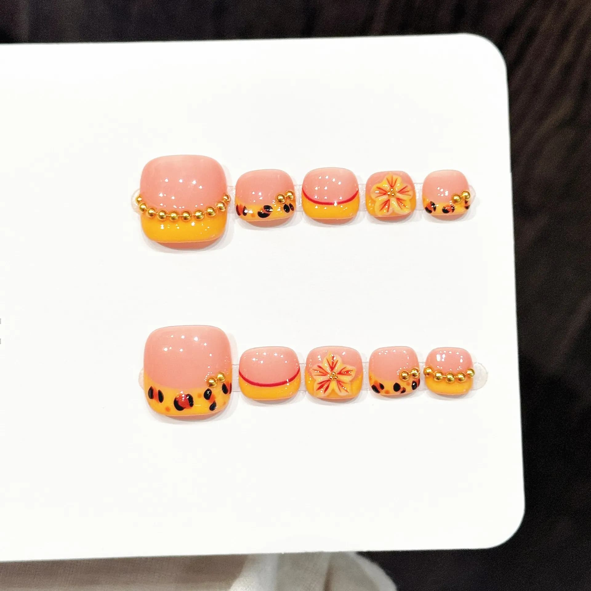 10pcs Handmade Pressed Foot Nails Art, Nice Fake Toenail, "Honey Orange" Contrast Hand-Painted Flowers Gentle，Perfect For Women