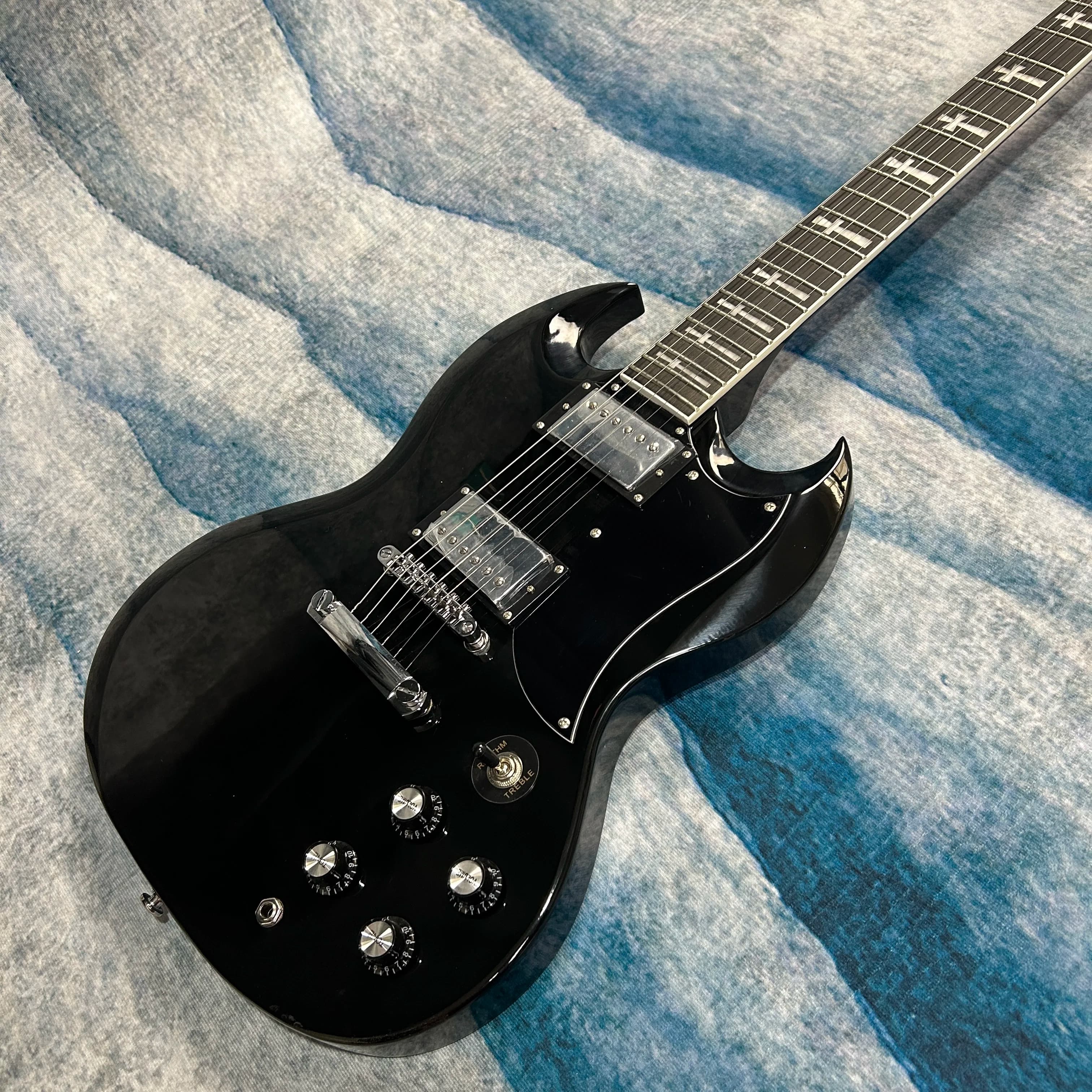 HH pickup for hot sale electric guitar SG, chromed hardware, mahogany body, rosewood keyboard, 22 keys