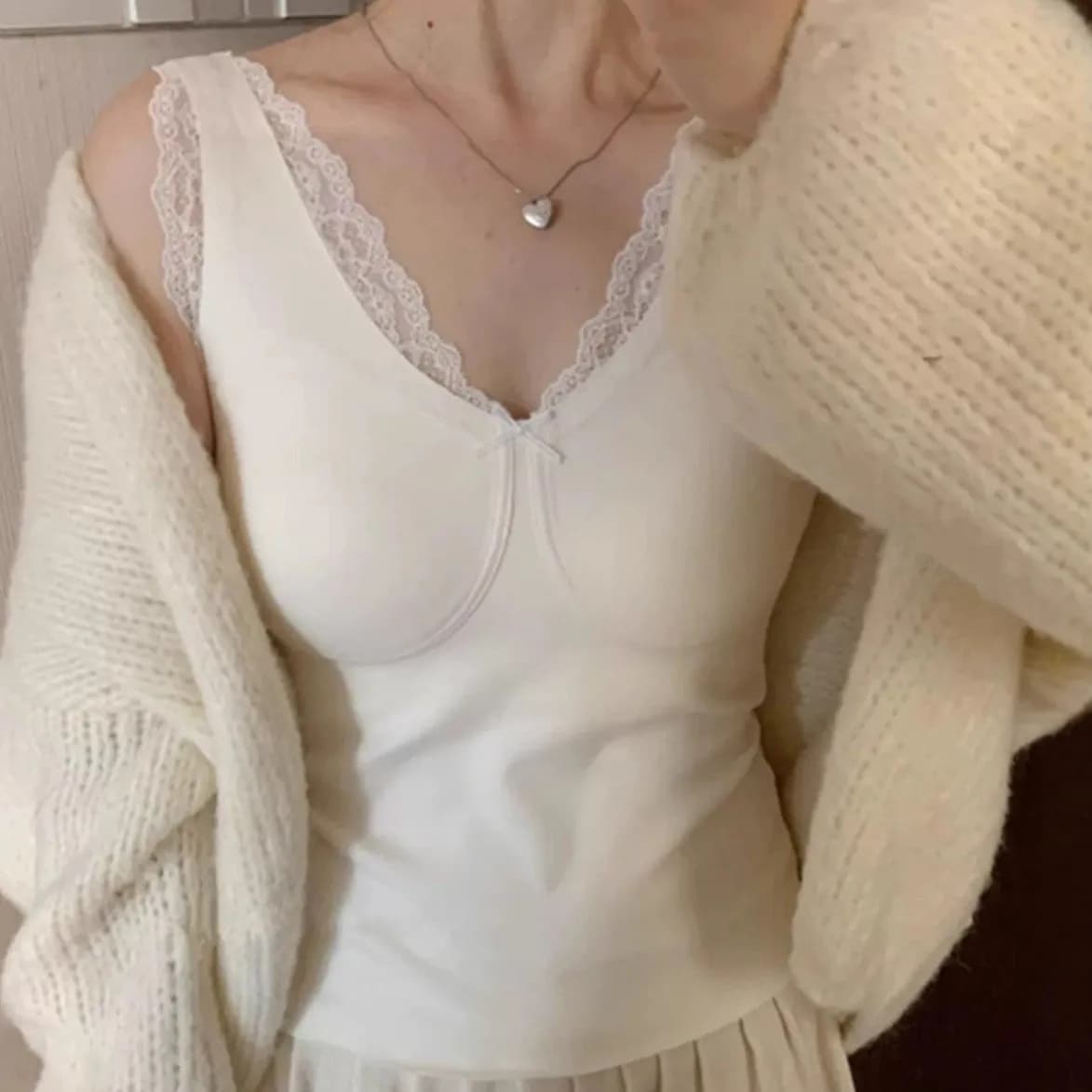 Autumn & Winter Build slim lace vest with V neckline with padding on the chest Do not wear women's underwear with leggings