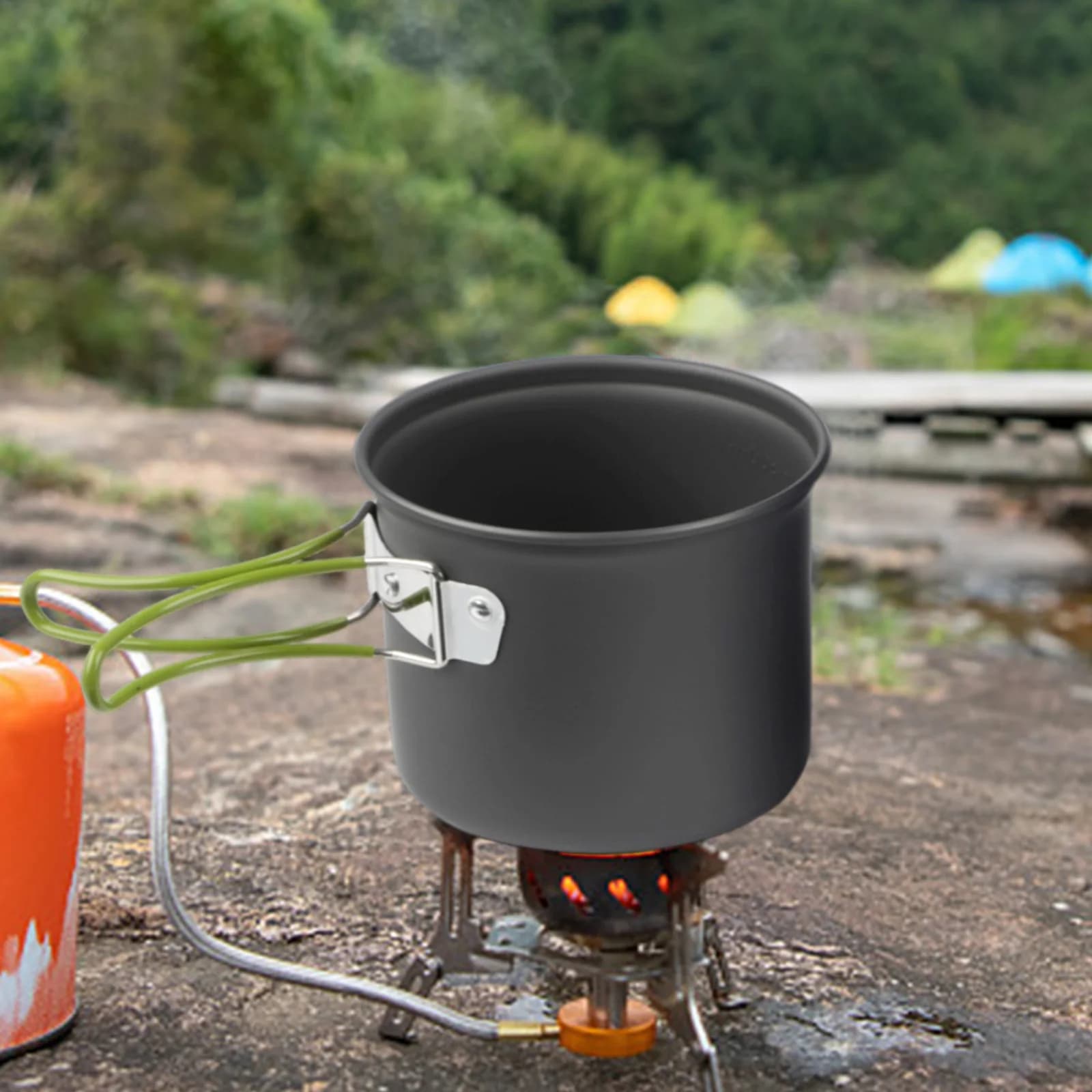 Set of anodized aluminum camping pots, compact set for outdoor cooking, mesh transport bag, wear-resistant material