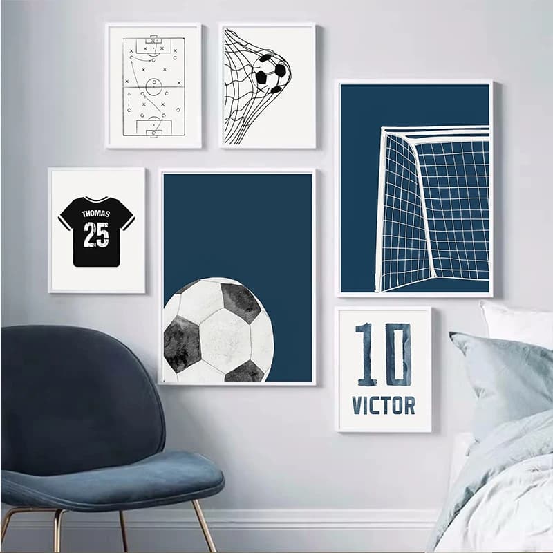 Quadro su Tela con Maglia da Calcio Cartoon e Campo da Calcio, Stampa Artistica Moderna, Poster per Tifosi, Decorazione per Soggiorno e Casa
