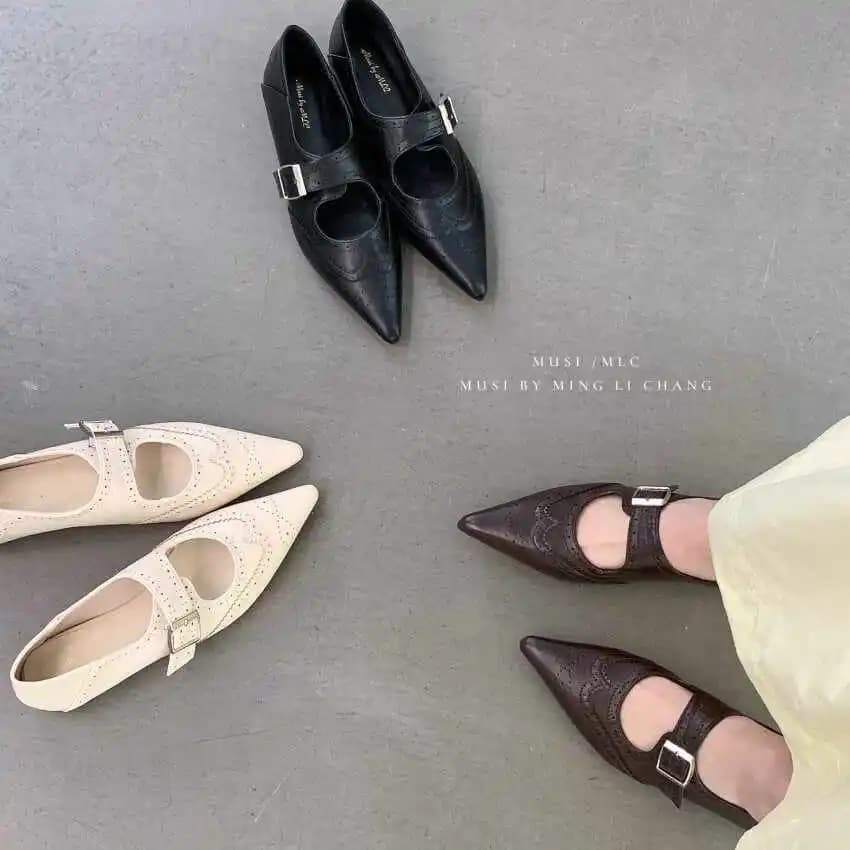 Retro Commuter Style Pointed-Toe Low-Heel Deep-Mouth Single Shoes with Square Buckle for Women