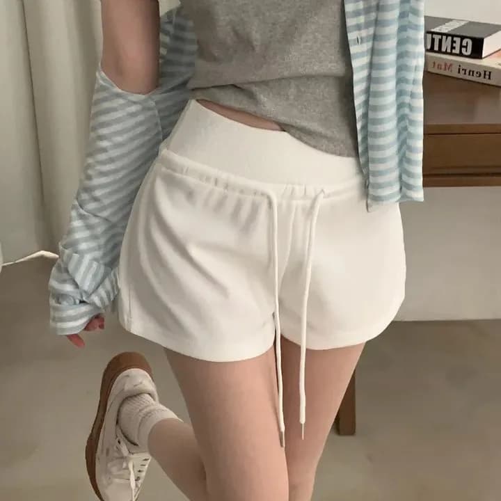 2026 Summer New Korean Style Sporty Casual Pants Women Elegant Versatile Slimming A-Line Straight Short Shorts