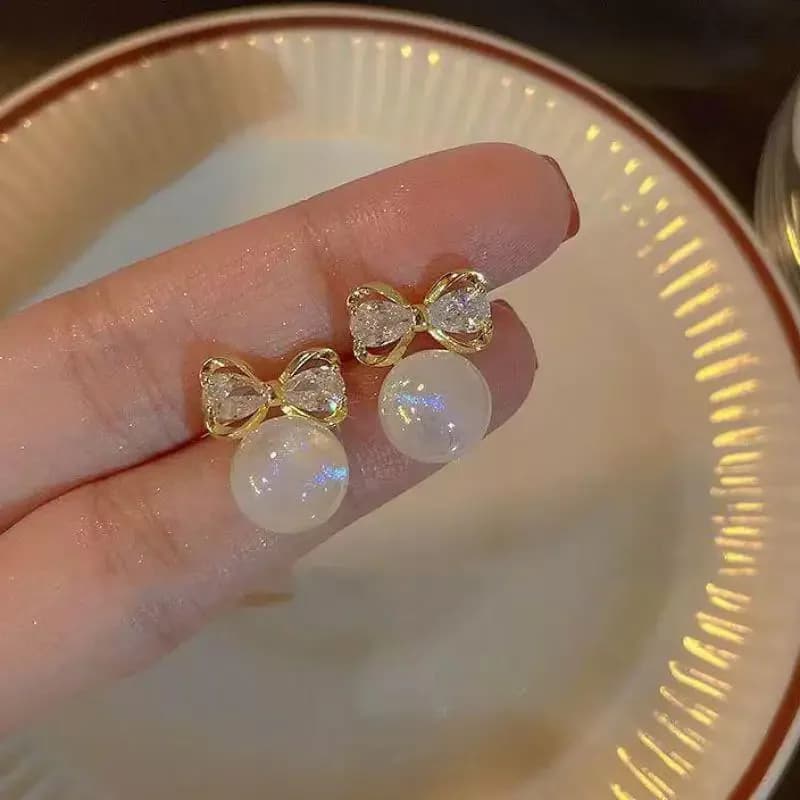 Orecchini di Perle Luminose in Argento 925 Stile Coreano per Donna, Gioielli di Tendenza 2026, Nuovi Orecchini di Lusso con Fiocco in Cristallo, Regali