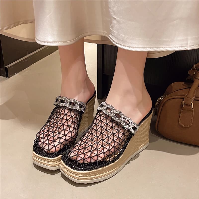 Nuove mezze pantofole Baotou in filato di rete con strass traspirante scavato Scarpe da rete da pesca con piattaforma estiva da donna