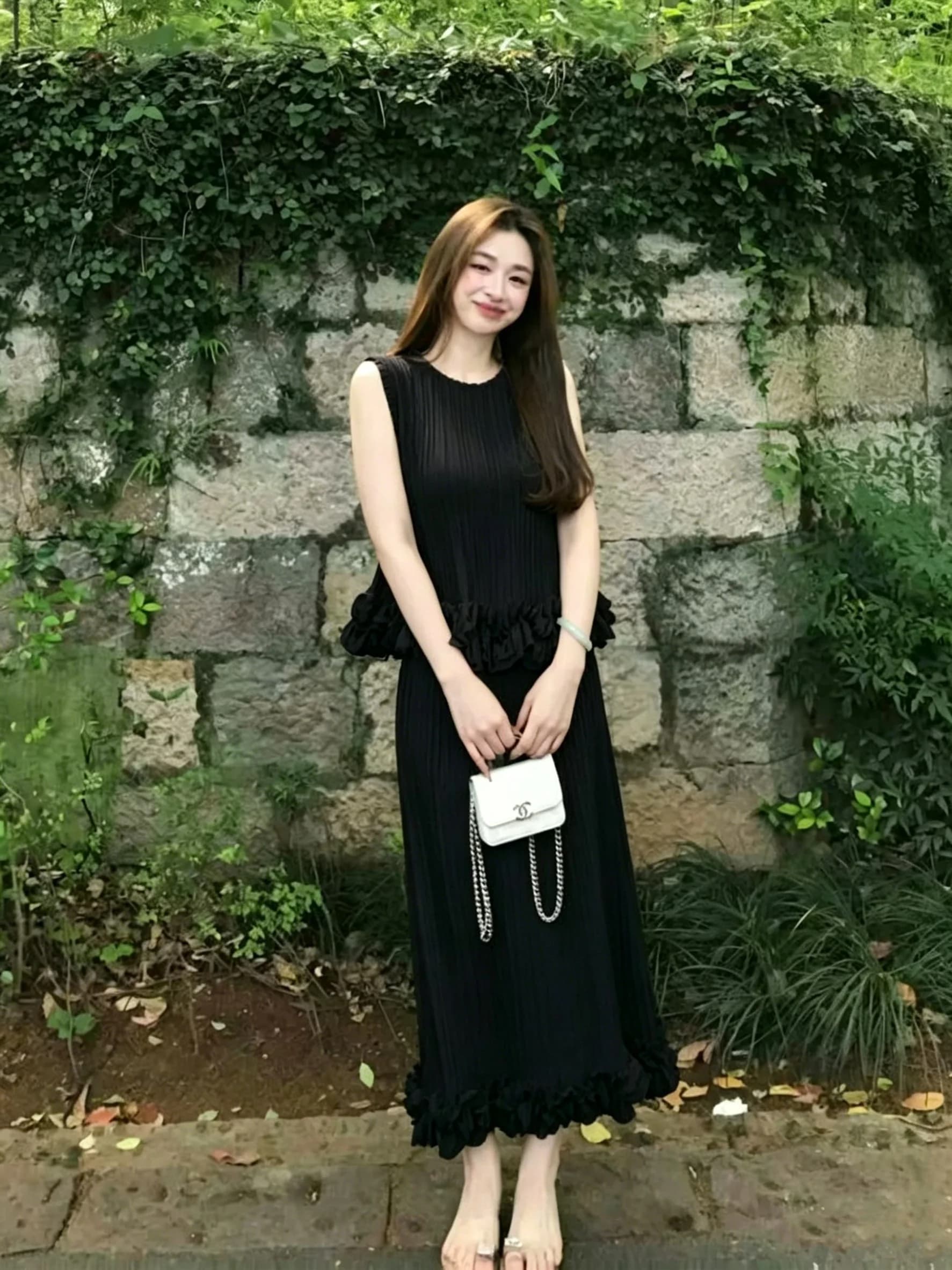 Elegant High Waist Skirt Set Women's Summer Fashion Sleeveless Pleated Top And Skirt Ensemble Gentle Wind Creative Design