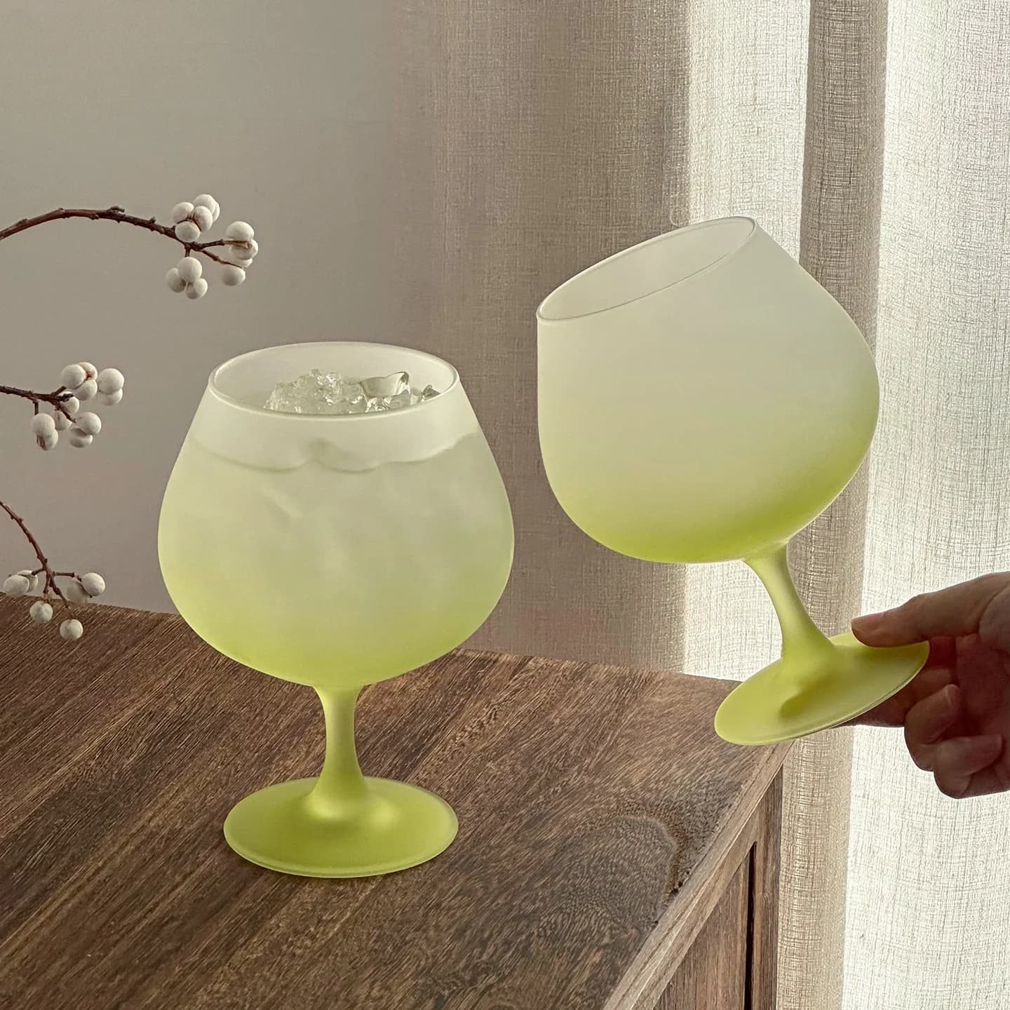 Bicchieri verdi sfumati satinati ad alta estetica da 700 ml Bicchieri con stelo vintage personalizzati Tazza grande per succo di vino facile da pulire