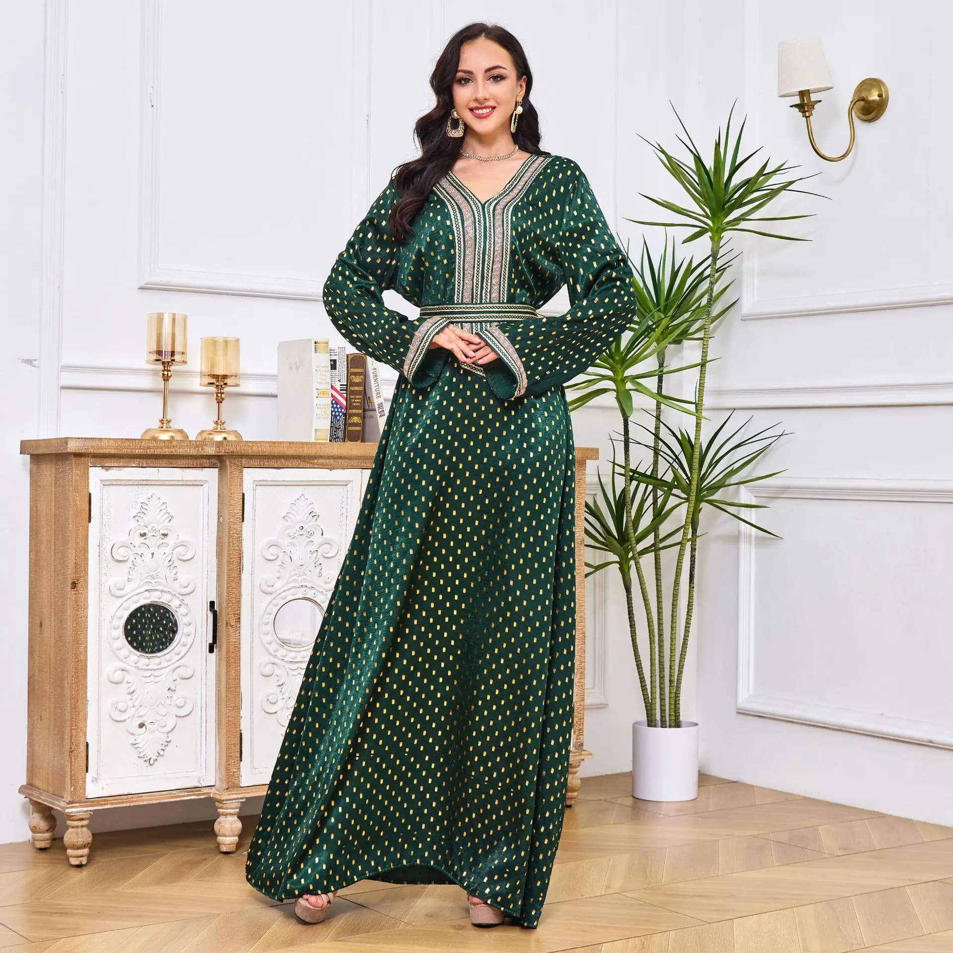 Abito Abaya con scollo a V, abito a pendolo musulmano, abito abbronzante 2025 Abbigliamento da donna di nuova moda autunno e inverno