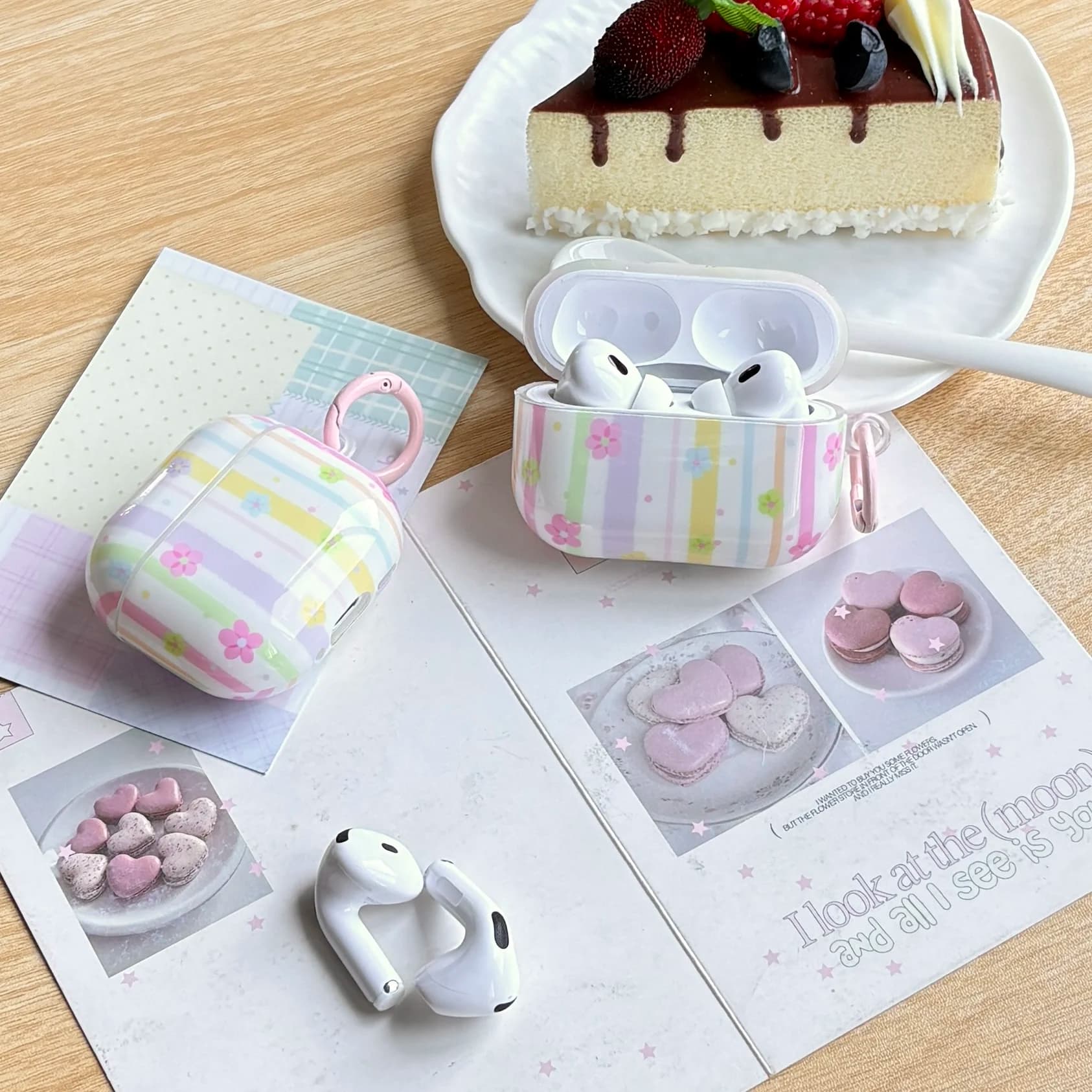 Custodia per auricolari bianca con motivo a fiori a pois e strisce arcobaleno, dolce e carina, per AirPods 1 2 3 4 Pro Pro2 Pro3