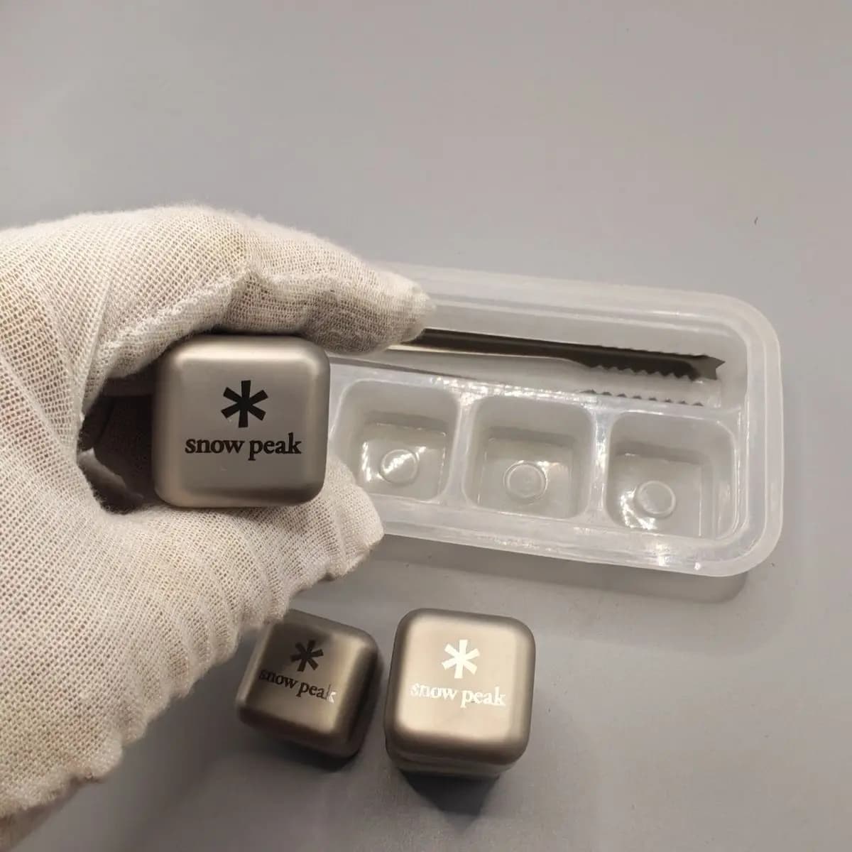 Cubetti di ghiaccio in titanio per uso alimentare, stampo per ghiaccio in metallo, griglia per ghiaccio, per whisky, bevande fredde, perle di ghiaccio congelate