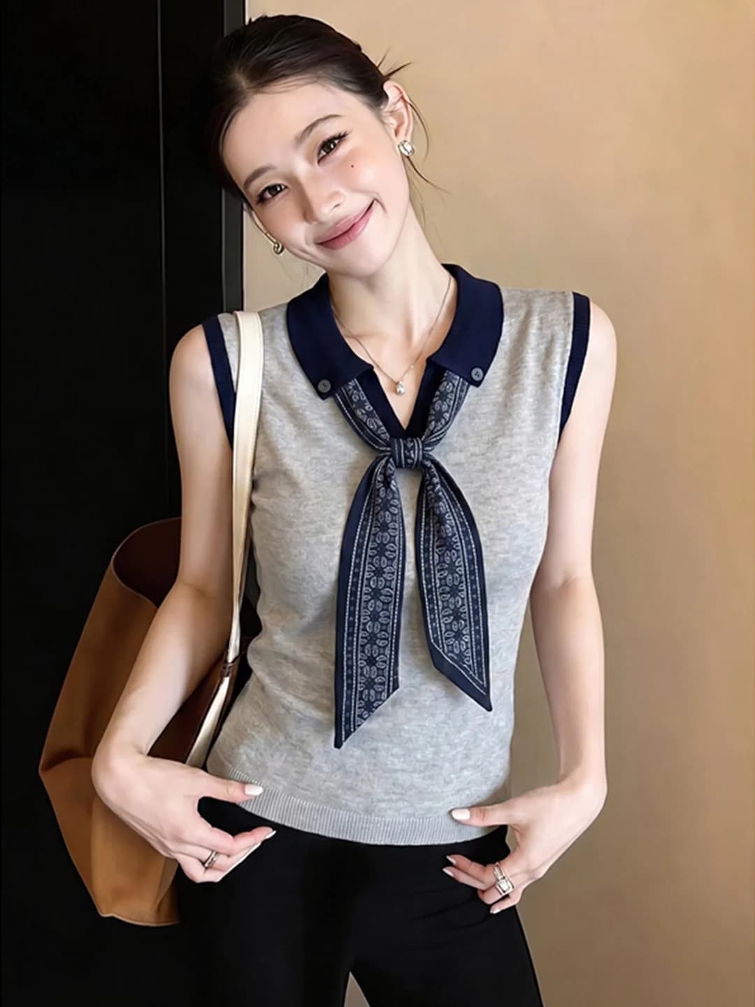 Gilet in maglia slim fit stile coreano da donna, nuovo modello estivo senza maniche con colletto risvoltato, gilet in seta ghiaccio con cintura e sciarpa in seta