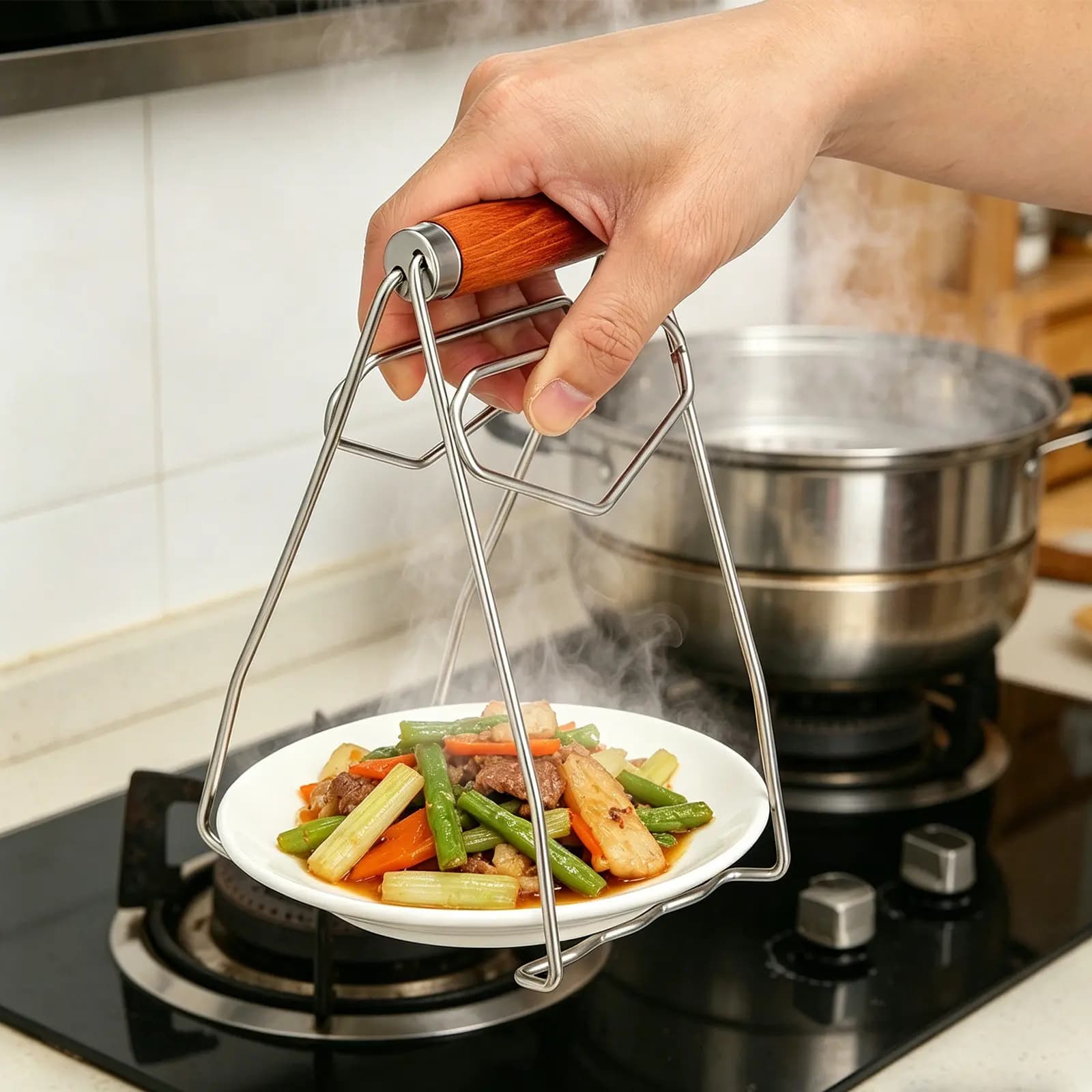 Pinza per Piatti Compatta e Leggera, Resistente alle Alte Temperature, in Acciaio Inox, per Forno, Microonde, Friggitrice ad Aria e Vaporiera