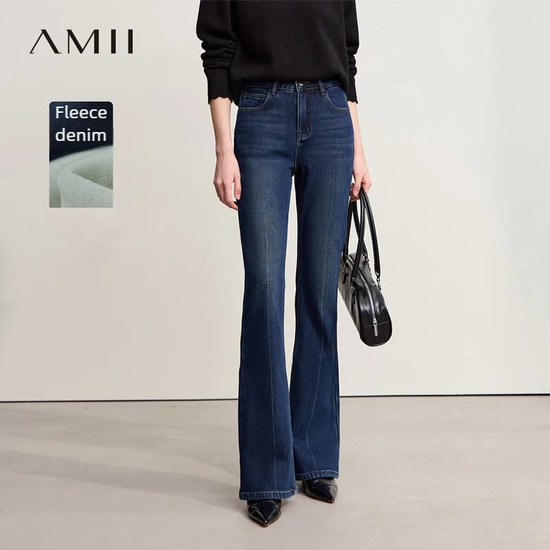 Amii Jeans svasati 2025 Inverno Nuova lettera ricamata Pantaloni versatili in denim Pantaloni jeans in cotone casual per donna 12554061