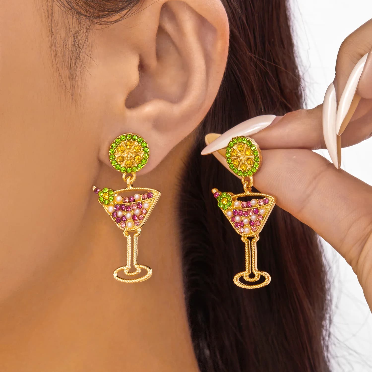 Orecchini alla moda in vetro di vino al lime lucido per le donne Orecchini di perle con strass intarsiati di lusso leggero vintage Regali per gioielli per feste per ragazze