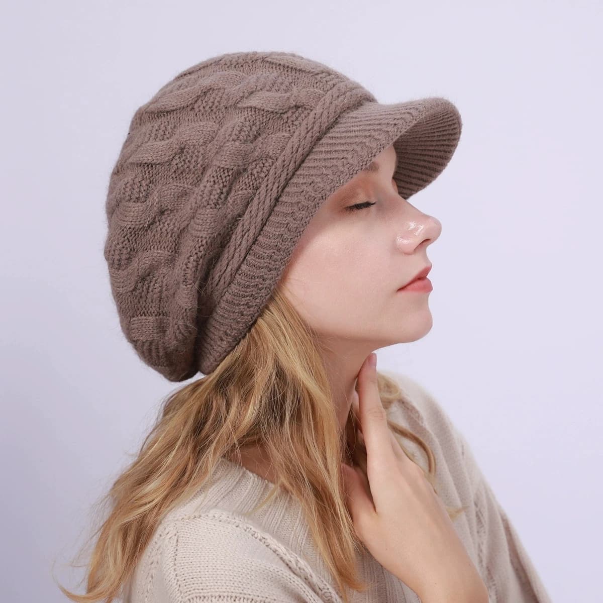 Cappello invernale da donna in maglia a trecce con fodera in pile, berretto alla moda e berretto con visiera, berretto caldo ispessito per la stagione fredda