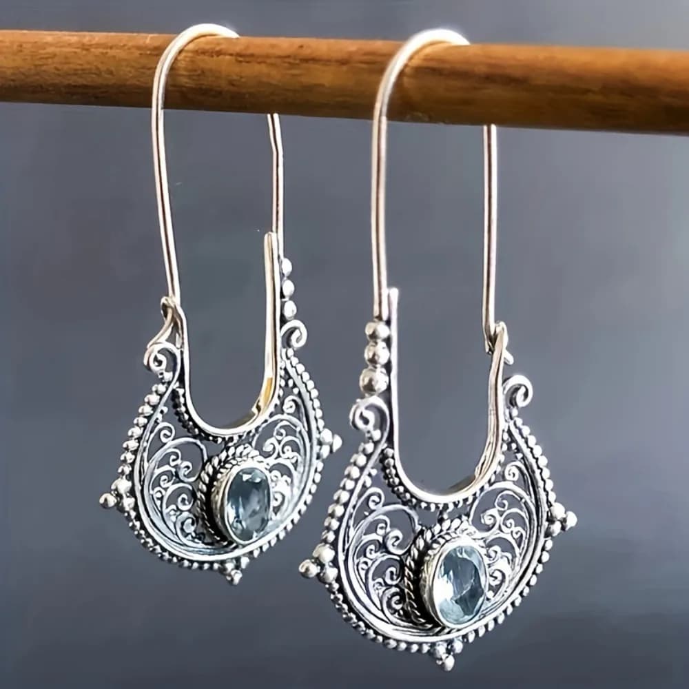 Vintage-Style Synthetic Gemstone Inlaid Carved Hollow Creative Design Pendant Earrings for Everyday Outings And Holiday Wear