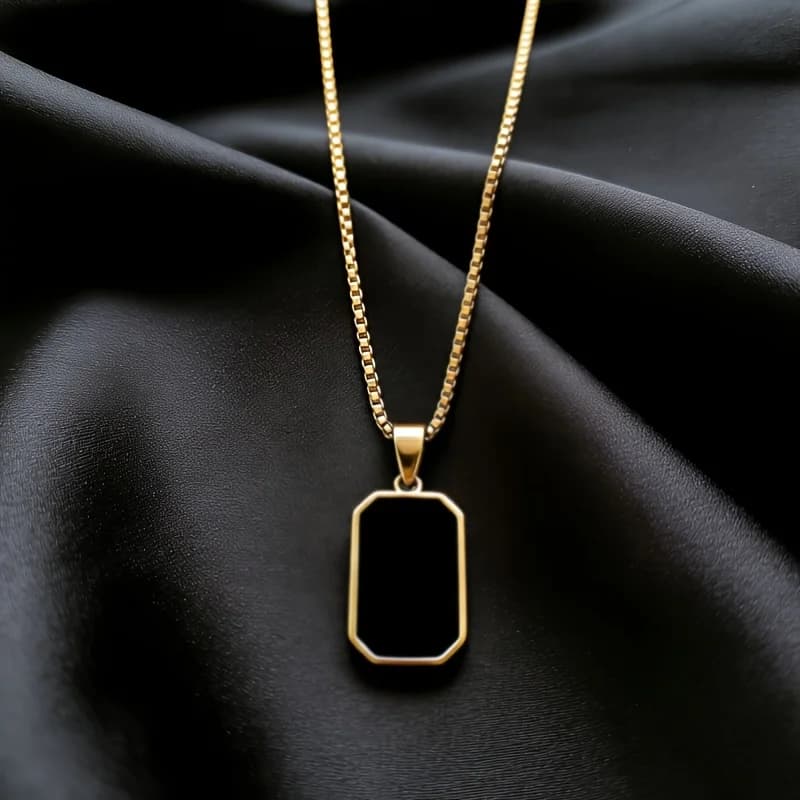 Stylish titanium steel pendant necklace, elegant and simple women's jewelry, suitable for daily wear and parties, and also a great gift