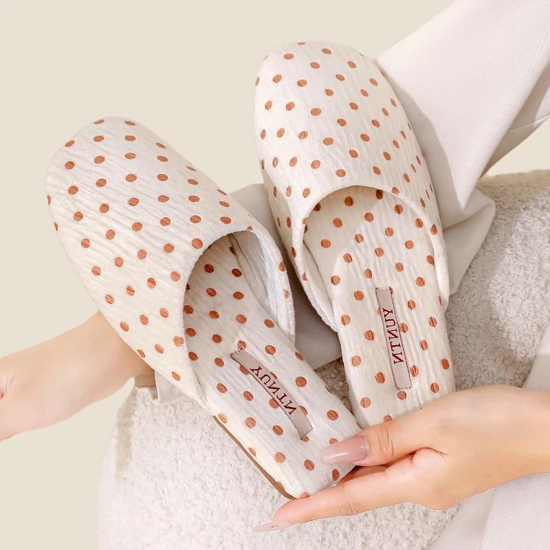 Fashionable flat polka dots designer Slippers Sweet pink house Slippers for women Comode Zapatos De Mujer lightweight non-slip