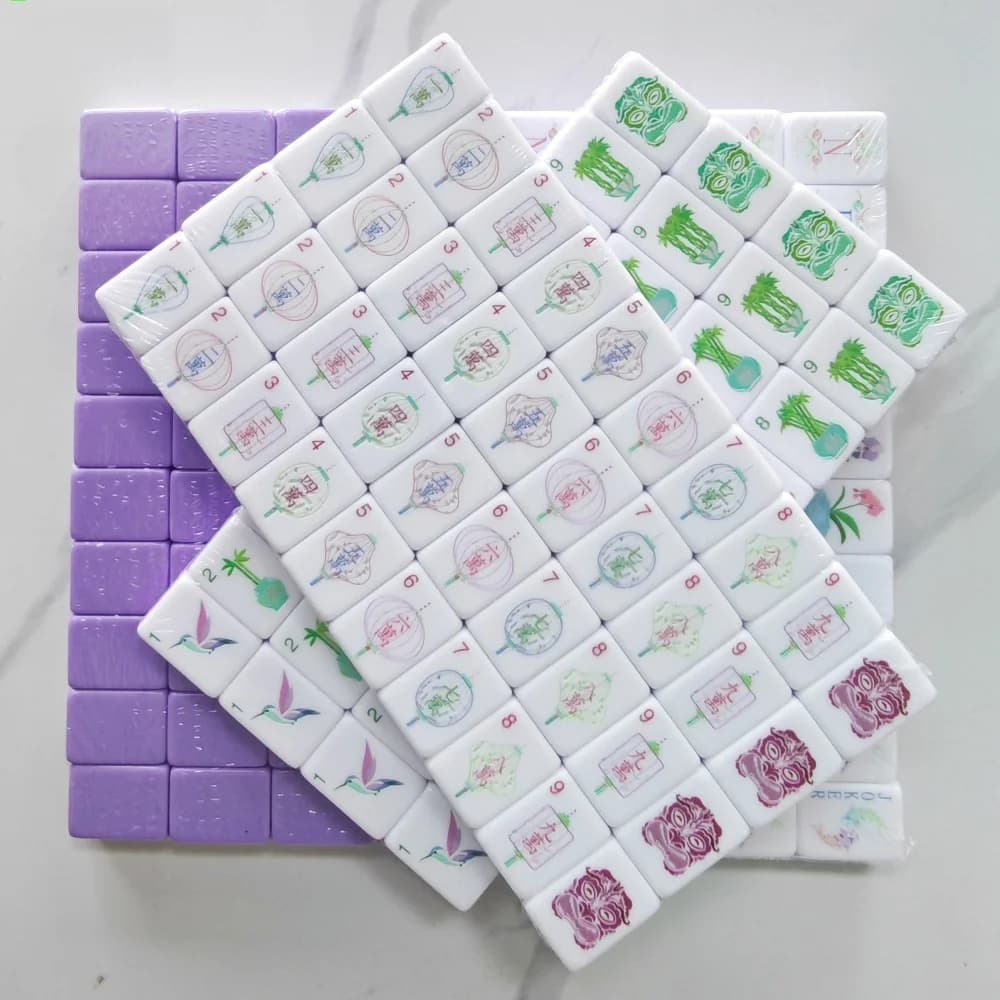 Set di Mahjong Americano in Acrilico a 4 Strati Viola Chiaro, Tessere di Mahjong Lussuose Incise al Cristallo per Intrattenimento Familiare e Regalo