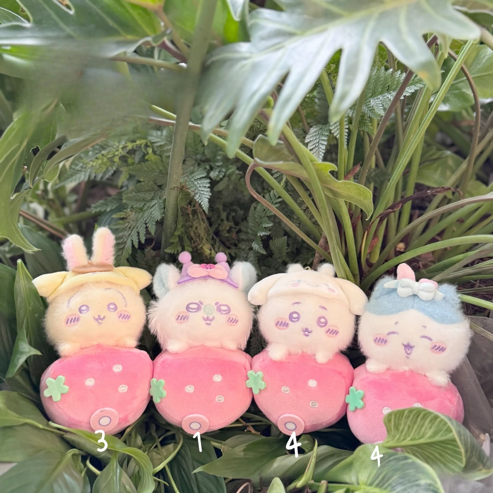 Hachiware Usagi Strawberry Car Series Plush Keychain Cute Magnetic Attachable Doll Kawaii Bag Backpack Charm Pendant Toy Gift