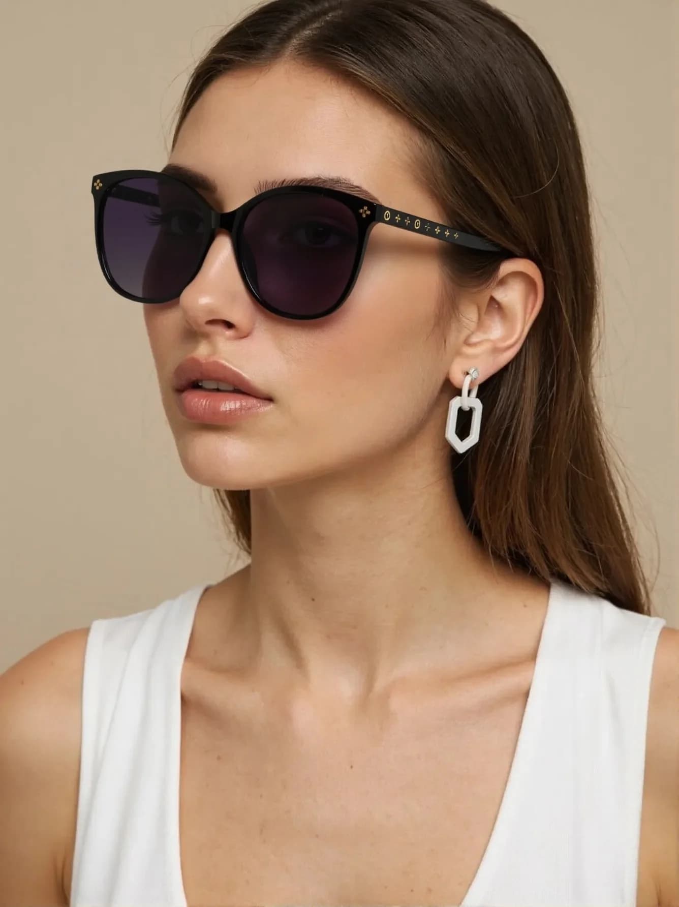 Hot sunglasses, advanced face glasses, fashionable sunglasses and street glasses.