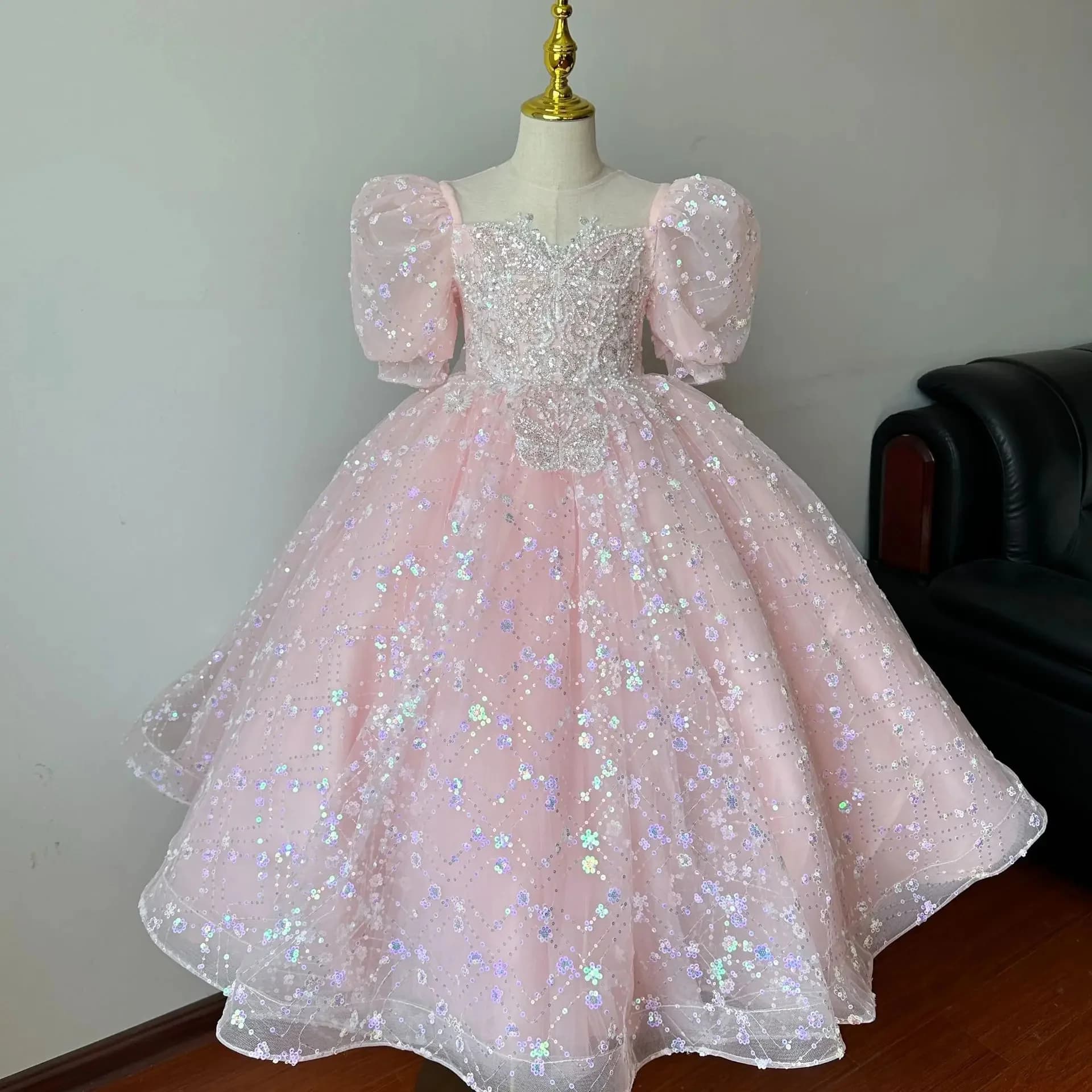 Abito da ragazza di fiore personalizzato lucido per abiti da ballo da prima comunione per feste di compleanno per bambini con paillettes a mezza manica e perline