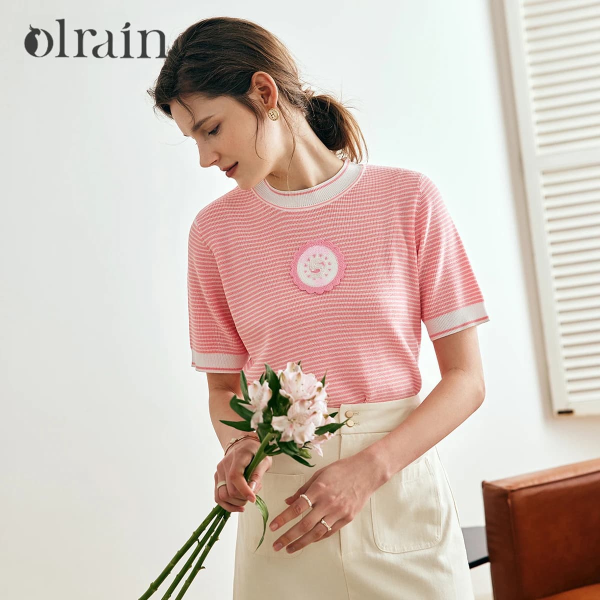 Maglione lavorato a maglia a righe alla francese OLrain da donna, collezione Estate 2026, con perline e colori a contrasto, modello O23XZ80301