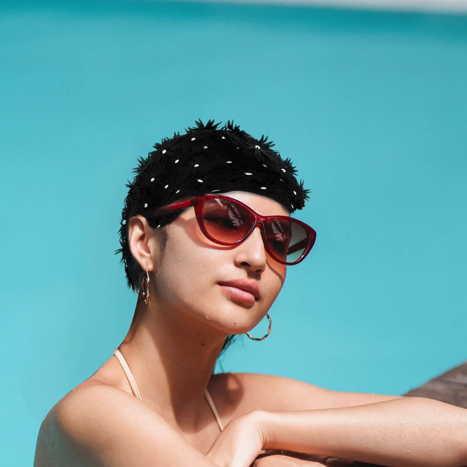 Women's swim cap, comfortable and light, with 3D floral design, easy to wear, for swimming pool and summer beach