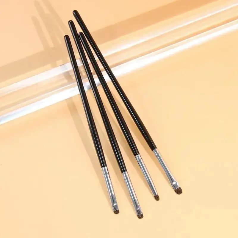 Set di 4 Pennelli per Trucco Occhi di Precisione ad Angolo Piccolo, in Morbido Pelo di Cavallo, per Ombretto, Illuminante e Sottociglia