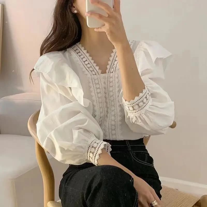 2026 Summer French Style Elegant V-Neck Blouse Women Lace Trim Sweet Long Sleeve Fashion Design Versatile Casual Tops