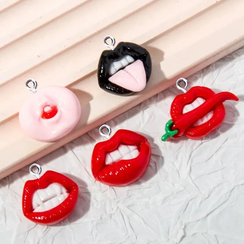 10 Pezzi/Lotto Ciondoli in Resina a Forma di Labbra Rosse Kawaii per Creazione di Gioielli, Accessori Fai-da-Te, Orecchini, Collane, Portachiavi, Decorazioni