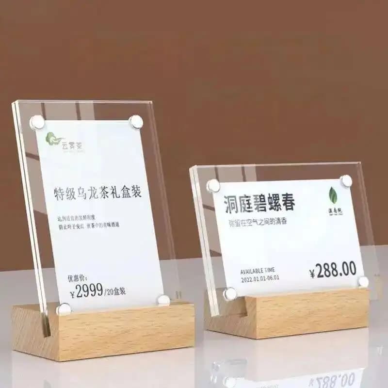 2 Pezzi Porta Numero da Tavolo 90x60mm con Base in Legno, Espositore in Acrilico a L per Cartellini, Etichette Prezzo e Cartellini di Carta