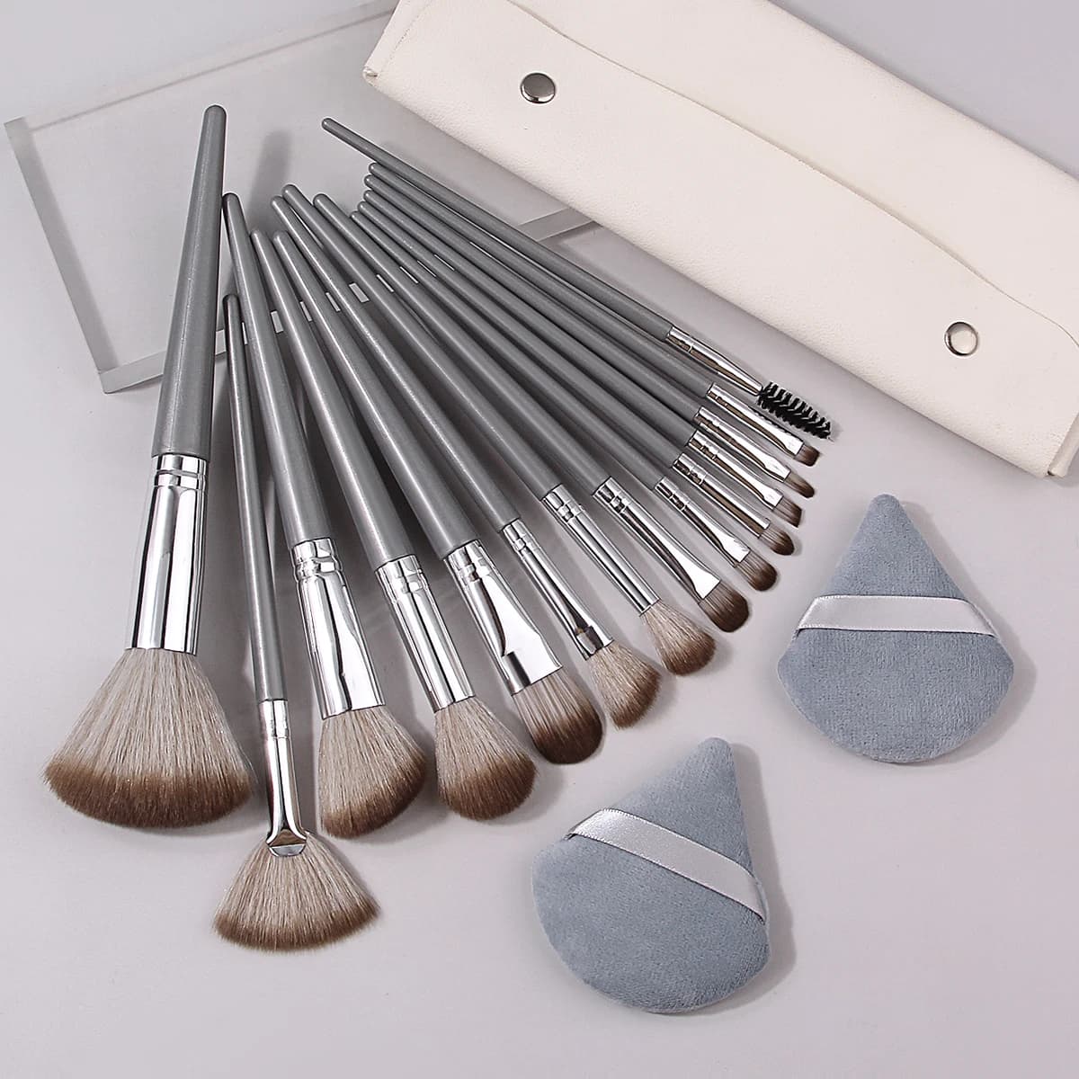 Soft Makeup Brushes Set with Triangle Powder Puff Portable Bag Foundation Blush Eyeshadow Blending Tools for Women Beginners