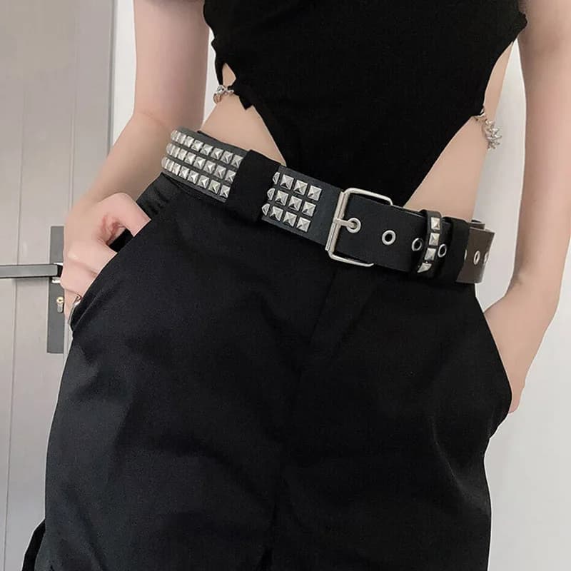 2026 Cintura con rivetti quadrati punk Cintura con borchie a piramide in metallo per uomo Donna Cinture firmate con cinturino in jeans stile rock