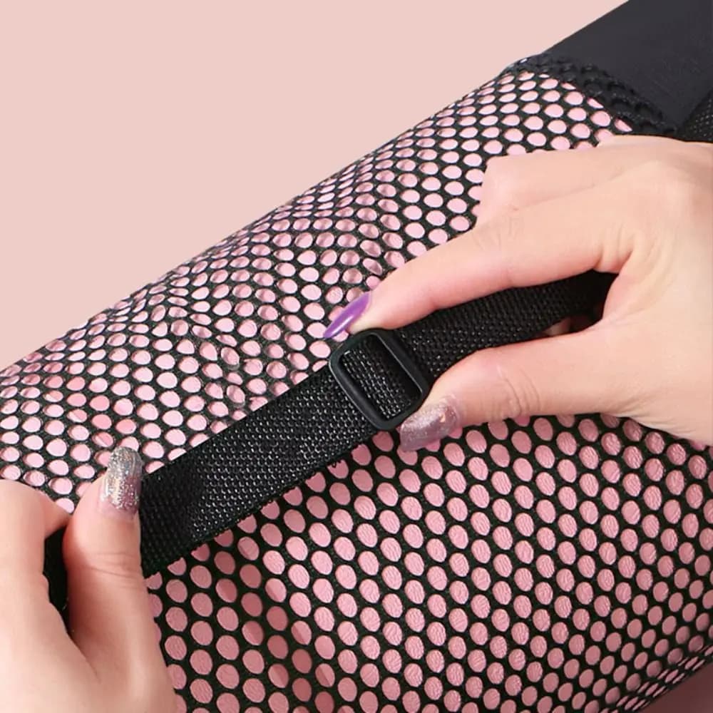 Adjustable shoulder straps Yoga mat bag Comfortable mesh bag for waterproof yoga mat Breathable sports bag in black mesh Fitness