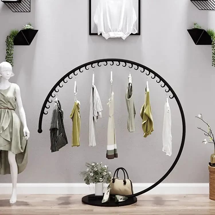 Appendiabiti da pavimento in ferro battuto in stile nordico Appendiabiti da pavimento Appendiabiti da camera da letto Espositore per negozio di abbigliamento di moda semplice per interni