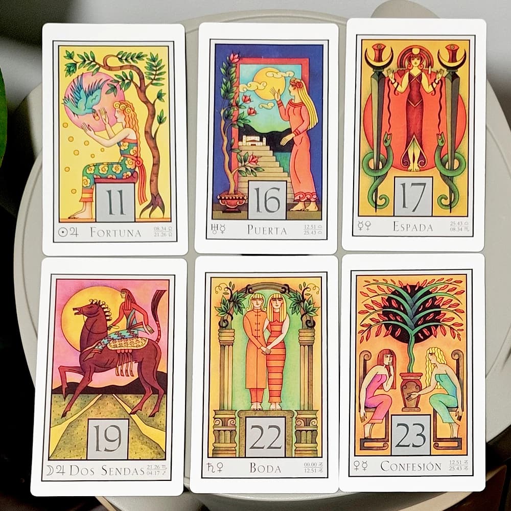 The Moon Oracle 12*7 cm - Lascia che le fasi della luna Guia la tua vita 72 carte Oracle spagnole stampate su cartoncino doppio goffrato