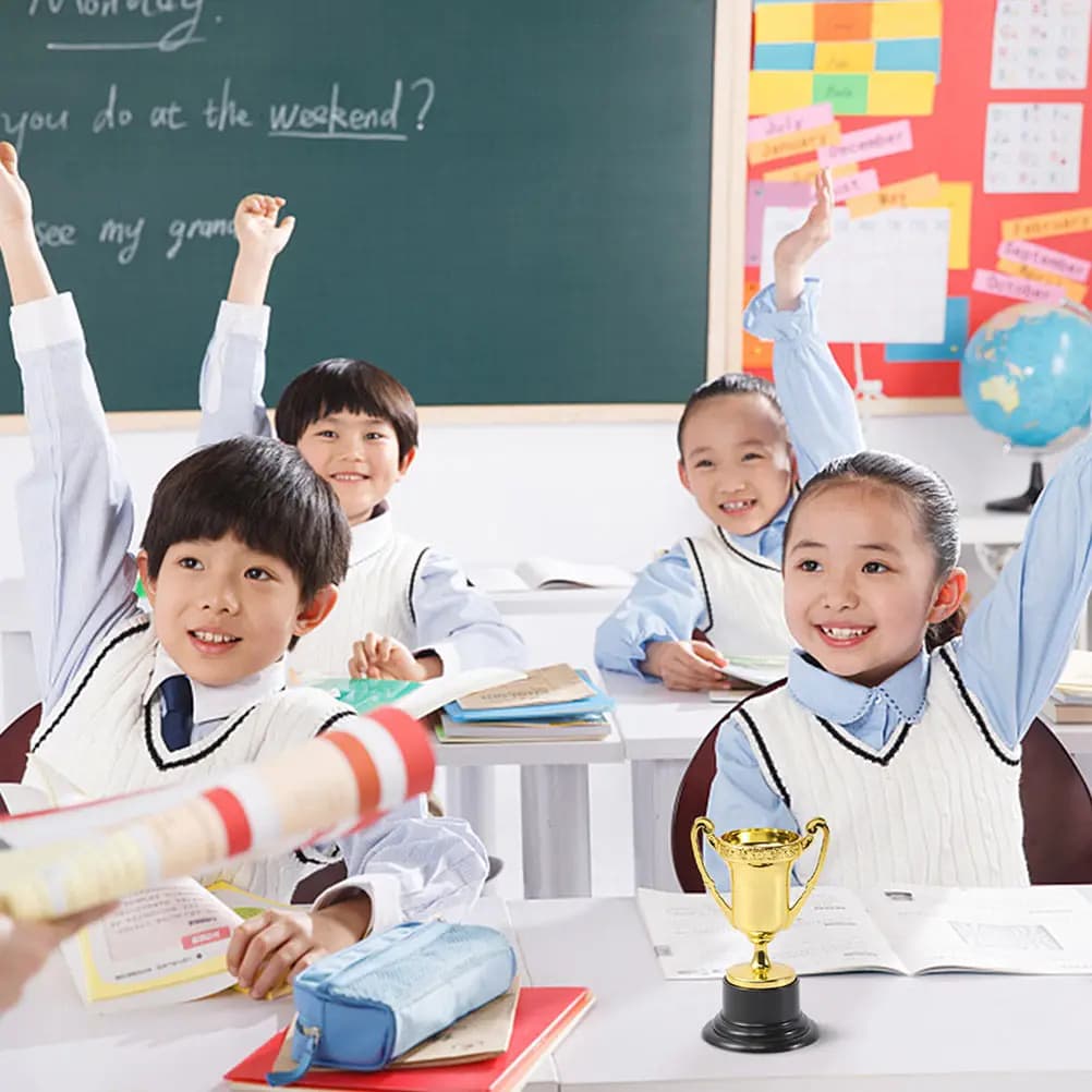 20 trofei decorativi in plastica di piccole dimensioni, mini coppe premio, design accattivante, materiale robusto per eventi scolastici, pallavolo
