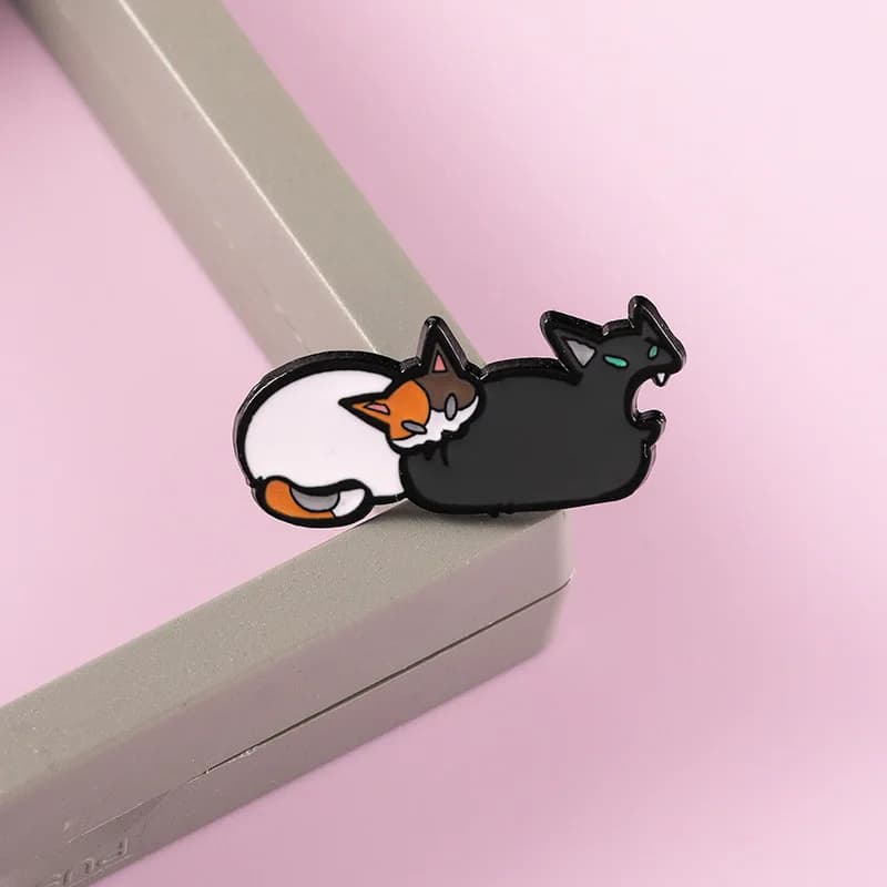 Divertenti Spille in Smalto a Forma di Gatto che Mordono il Sedere del Gatto, Design Creativo a Cartone Animato, Distintivi per Zaini, Accessori Moda per Uso Quotidiano, Regali