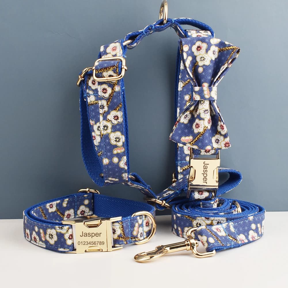 Set di Collare, Pettorina e Guinzaglio per Cani di Lusso Personalizzabile con Incisione, Design Floreale in Morbido Cotone, Accessorio con Fiocco Personalizzato per Cani 02