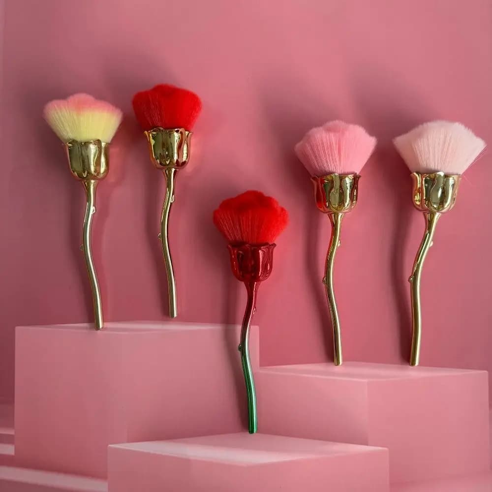 Pennello per la pulizia della polvere per nail art a forma di rosa, in nylon e lana, creativo, in fibra morbida, strumento cosmetico, pennello per fondotinta, strumento per il trucco