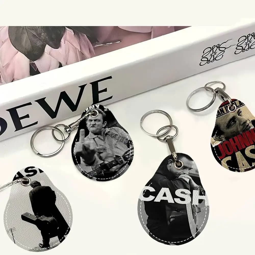 Famous American singer Johnny Cash, 1 leather wallet with drop-shaped key rings, lock accessories.