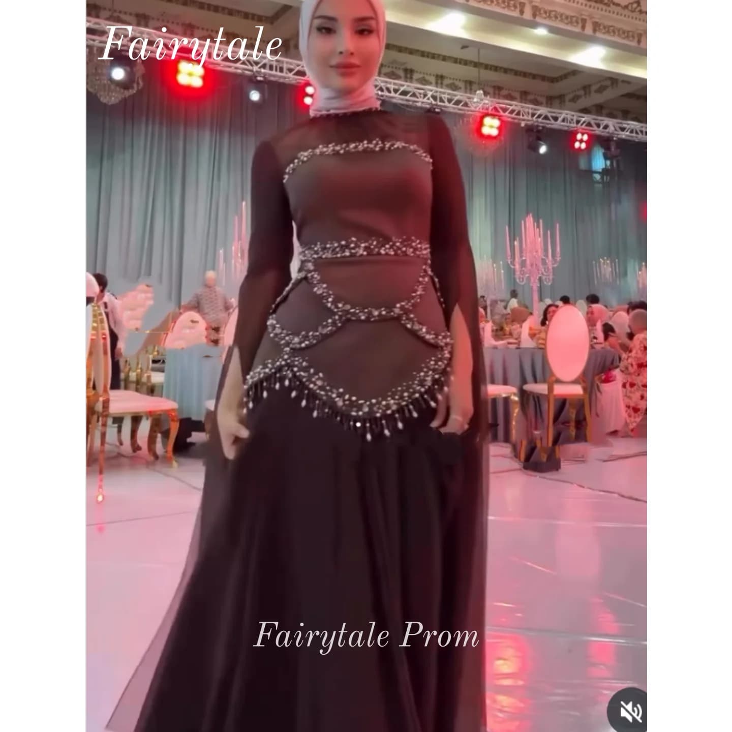 Abito da sera con paillettes a maniche lunghe con maniche a mantella marrone Una linea di abiti da ballo musulmani Abito lungo in chiffon con collo alto personalizzato 2026