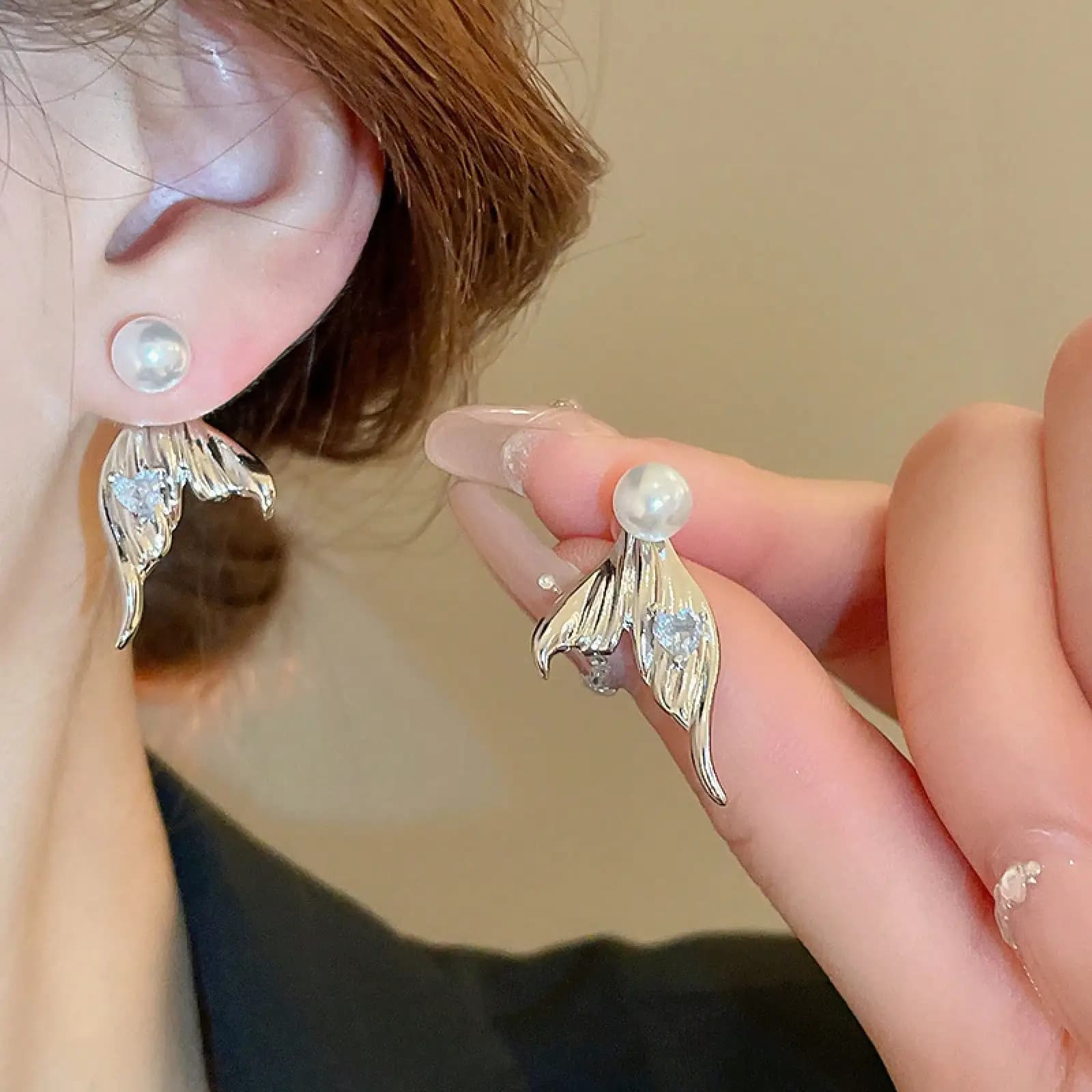 1 Pair Of Heart-Shaped Fishtail Imitation Pearl Earrings - Unique Simple High-End Elegant Earrings For Women